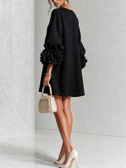 Cecilia | Vestido Mini de Lino con Puños de Rosas, Negro Clásico