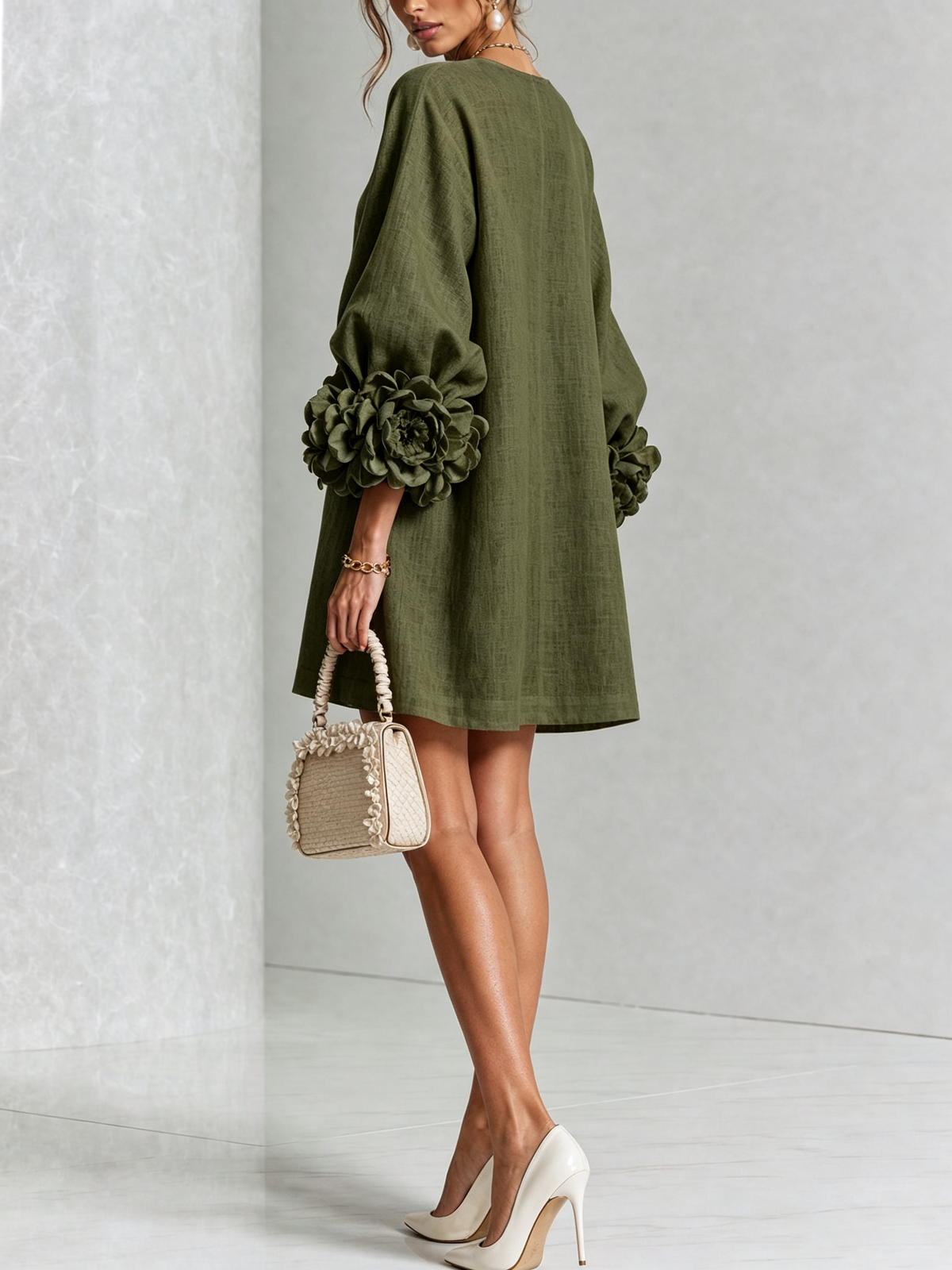 Gaia | Vestido Mini de Lino con Puños de Rosas, Verde Oliva